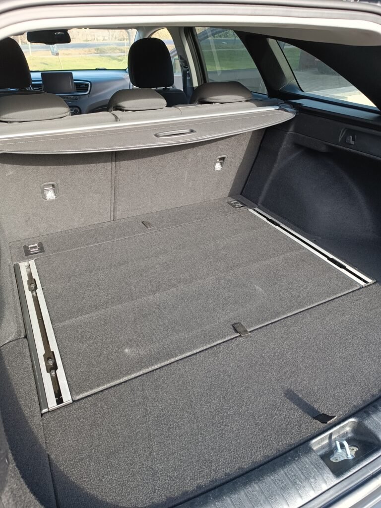 KIA Ceed SW 1,6 CRDi SCR ISG GRAU Kombi / Family Van