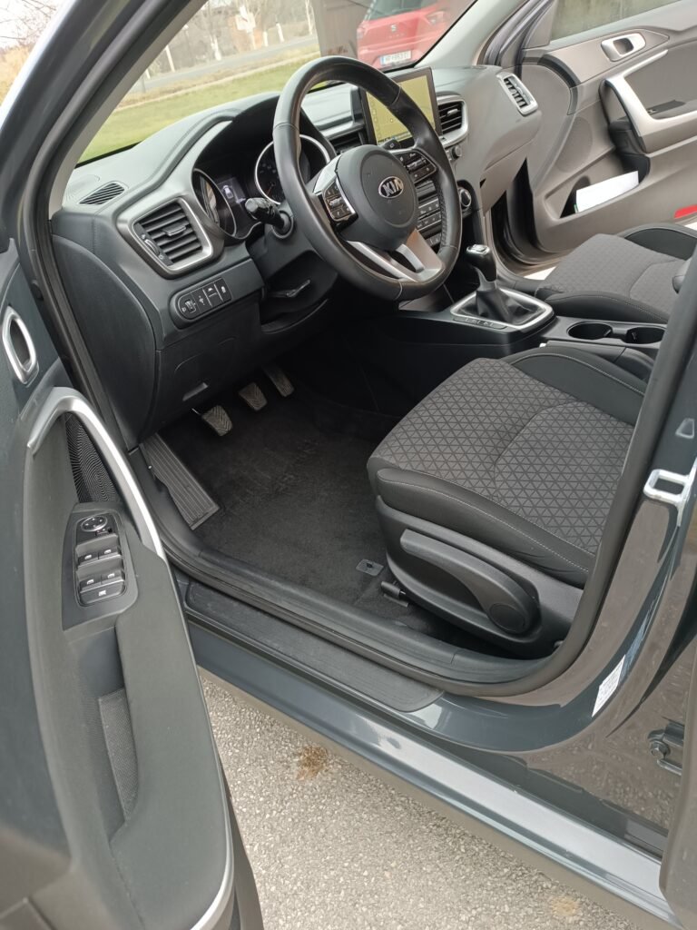 KIA Ceed SW 1,6 CRDi SCR ISG GRAU Kombi / Family Van