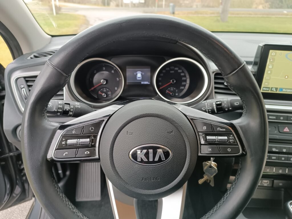 KIA Ceed SW 1,6 CRDi SCR ISG GRAU Kombi / Family Van