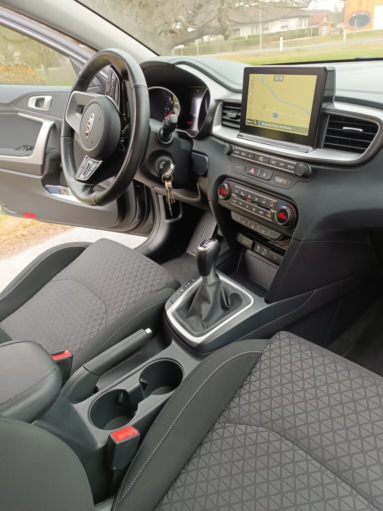 KIA Ceed SW 1,6 CRDi SCR ISG GRAU Kombi / Family Van