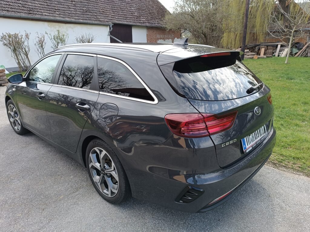 KIA Ceed SW 1,6 CRDi SCR ISG GRAU Kombi / Family Van